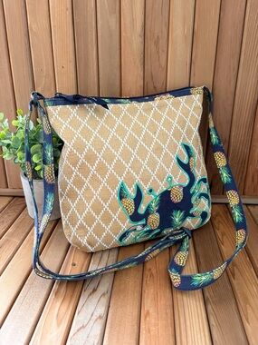 Vera Bradley Pineapple Crab Crossbody Bag Coastal Beachy Straw Style Zip